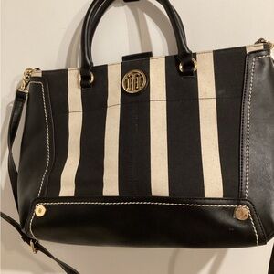 TOMMY HILFIGER Black /White / Gold Metal TH Logo Crossbody Handbag MSRP $118